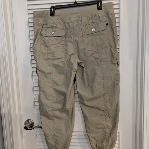 DKNY Women's Cargo Capris - Tan Size L New No Tag - Picture 5 of 5
